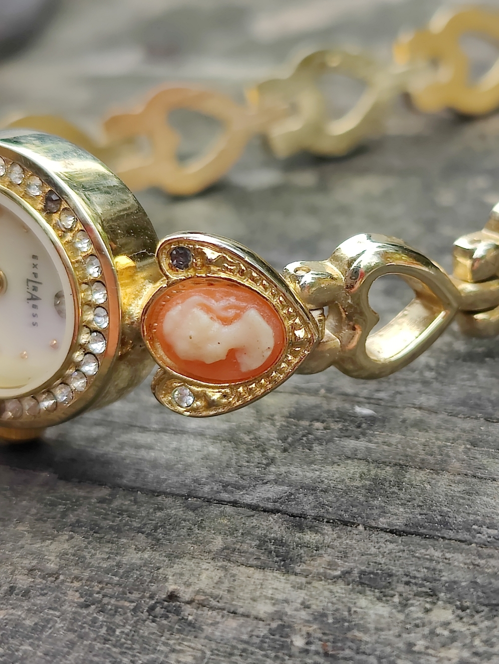 Vintage LA Express Cameo Watch - Picture 4 of 9